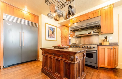 Manitou Springs House | Onaledge Historic Lodge- Retreat in Manitou Springs