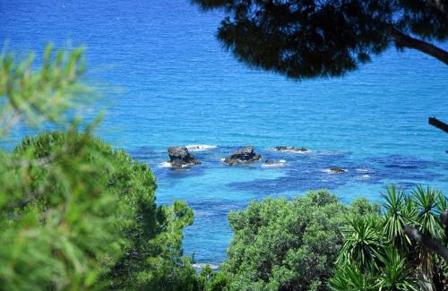 Sinarades Apartment | Onar by the sea apartments