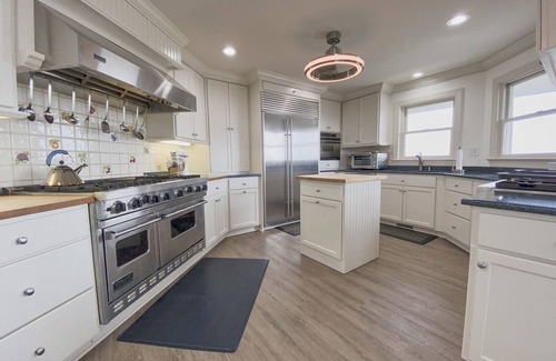 Avalon House | Once in a lifetime vacation opportunity with expansive space for the family to enjoy together all while being directly on the beach.