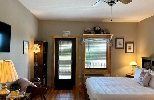 Stanardsville Hotel | Once Upon A Time Rm. 103