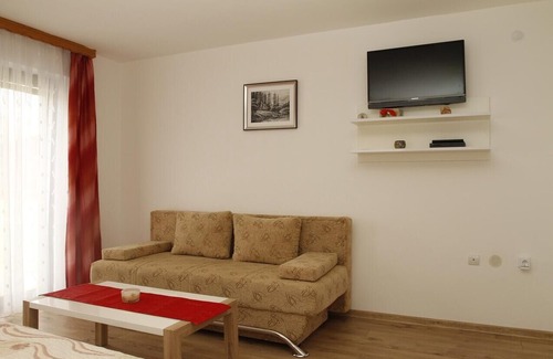 Smoljanac Apartment | One bedroom apartment with air-conditioning Smoljanac, Plitvice (A-5194-c)