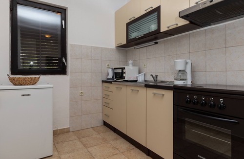 Lokva Rogoznica Apartment | One bedroom apartment with balcony and sea view Lokva Rogoznica, Omiš (A-2973-d)