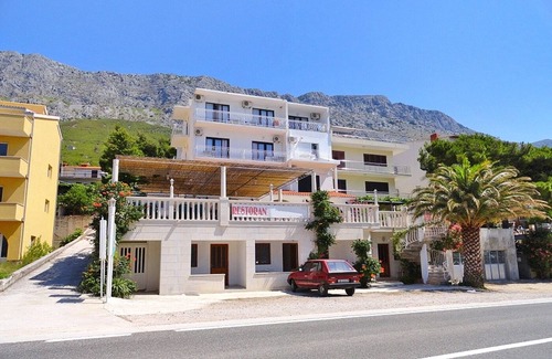 Lokva Rogoznica Apartment | One bedroom apartment with balcony and sea view Lokva Rogoznica, Omiš (A-2973-d)