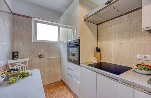 Rovinjsko Selo Apartment | One-bedroom Apartment Mare A3 with shared Pool