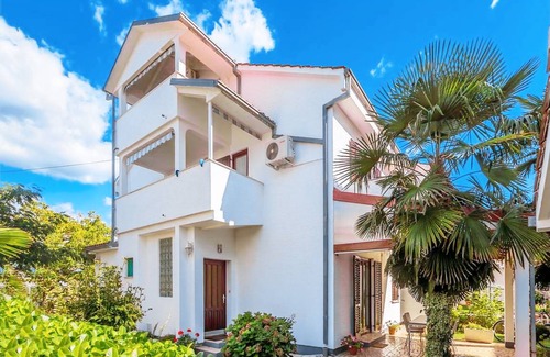 Vantacici Apartment | One bedroom apartment with terrace and sea view Vantačići, Krk (A-5313-a)