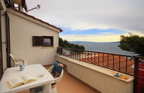 Businci Apartment | One bedroom apartment near beach Rastići, Čiovo (A-8619-c)
