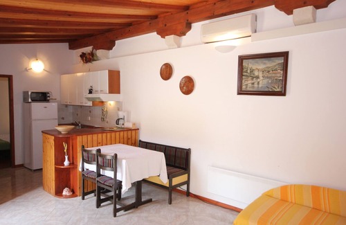 Veli Losinj Apartment | One bedroom apartment with terrace Veli Lošinj, Lošinj (A-8029-a)