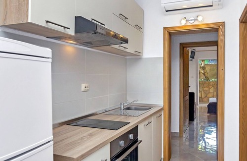 Pokrivenik Apartment | One bedroom apartment near beach Cove Pokrivenik, Hvar (A-10419-b)