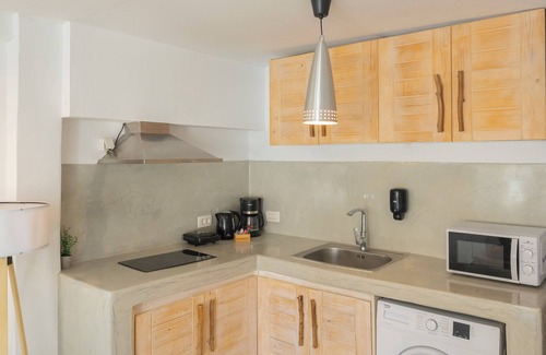Perissa Apartment | One Bedroom Apartment with jacuzzi "Loukas & Emma"