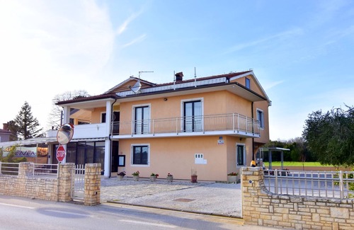 Savudrija Apartment | One bedroom apartment with terrace Savudrija, Umag (A-22559-a)