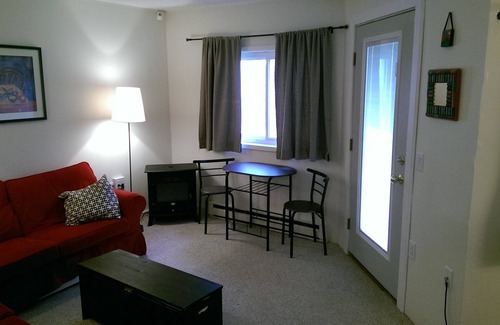 Warren Condo | One-bedroom apartment at the foot of the sugar-brushed access road
