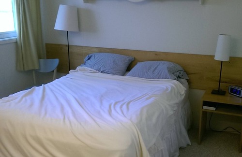Warren Condo | One-bedroom apartment at the foot of the sugar-brushed access road