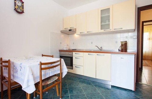 Spadici Apartment | One bedroom apartment for 2 people, away from the traffic noise and close to the beach.