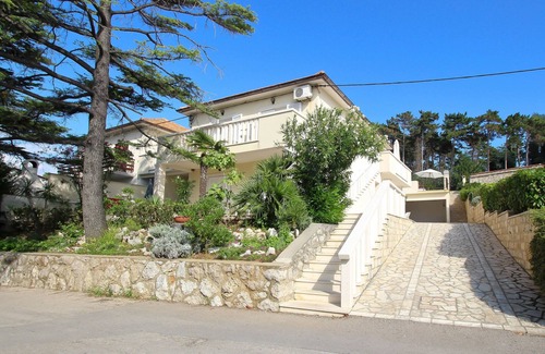 Silo Apartment | One bedroom apartment near beach Šilo, Krk (A-18704-b)