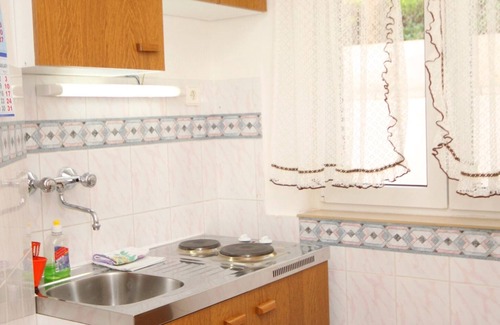 Dugi Rat Apartment | One bedroom apartment near beach Duće, Omiš (A-5275-b)