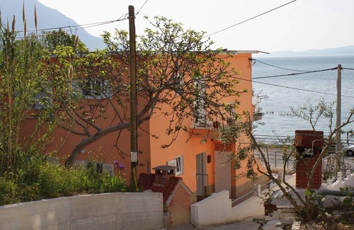 Dugi Rat Apartment | One bedroom apartment near beach Duće, Omiš (A-5275-b)