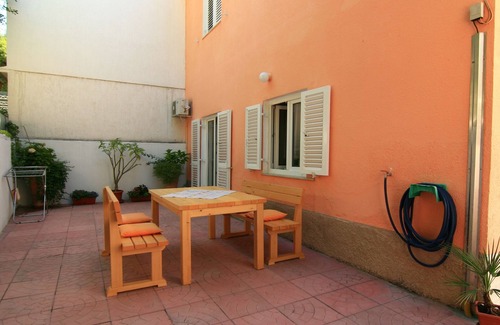 Dugi Rat Apartment | One bedroom apartment near beach Duće, Omiš (A-5275-b)