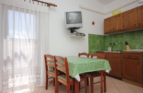 Kukljica Apartment | One bedroom apartment with balcony Kukljica, Ugljan (A-8210-d)