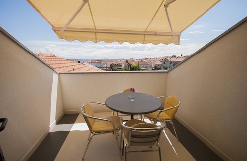 Kukljica Apartment | One bedroom apartment with terrace and sea view Kukljica, Ugljan (A-8253-a)