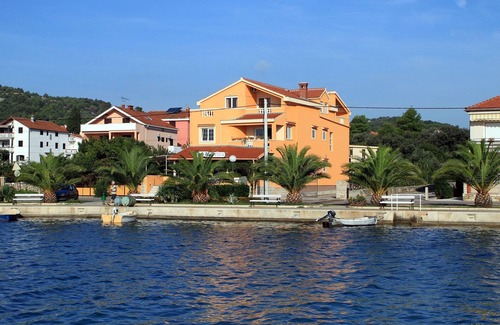 Kukljica Apartment | One bedroom apartment with terrace and sea view Kukljica, Ugljan (A-8478-b)