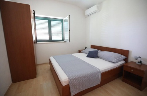 Donja luka Apartment | One bedroom apartment with balcony and sea view Makarska (A-19525-a)