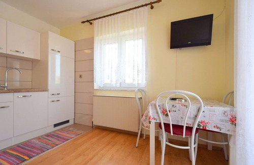 Vantacici Apartment | One bedroom apartment near beach Vantačići, Krk (A-19406-a)