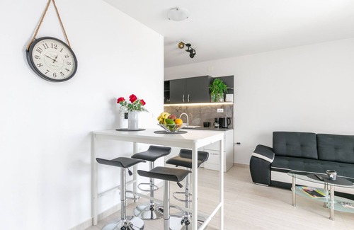 Mravince Apartment | One bedroom apartment with terrace and sea view Mravince, Split (A-24324-a)
