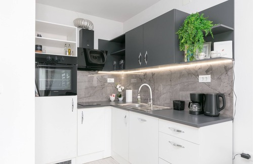 Mravince Apartment | One bedroom apartment with terrace and sea view Mravince, Split (A-24324-a)