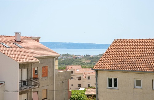 Mravince Apartment | One bedroom apartment with terrace and sea view Mravince, Split (A-24324-a)