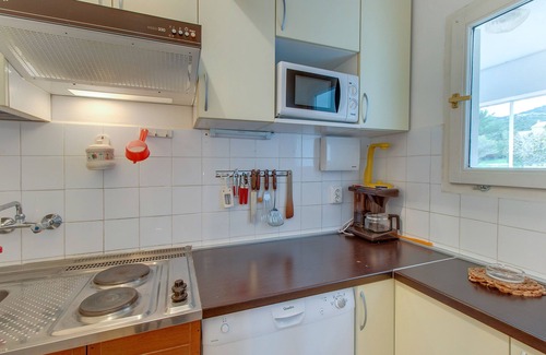 Nerezine Apartment | One bedroom apartment with terrace and sea view Nerezine, Lošinj (A-2516-a)