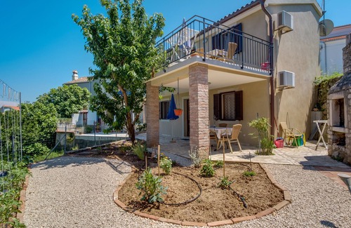 Nerezine Apartment | One bedroom apartment with terrace and sea view Nerezine, Lošinj (A-2519-a)