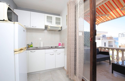 Slatine Apartment | One bedroom apartment with terrace and sea view Slatine, Čiovo (A-16131-c)