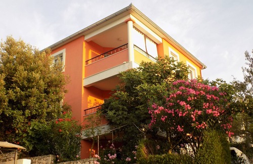 Vinisce Apartment | One bedroom apartment with terrace Vinišće, Trogir (A-16928-b)