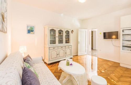 Metkovic Apartment | One-Bedroom Apartment in Metkovic
