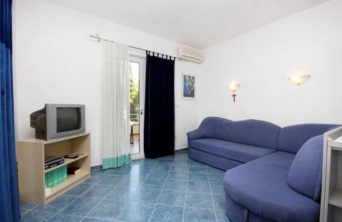 Bobovisca Apartment | One bedroom apartment near beach Bobovišća na Moru, Brač (A-5683-a)