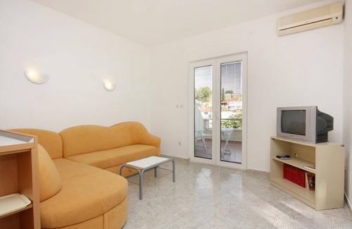 Bobovisca Apartment | One bedroom apartment near beach Bobovišća na Moru, Brač (A-5683-b)