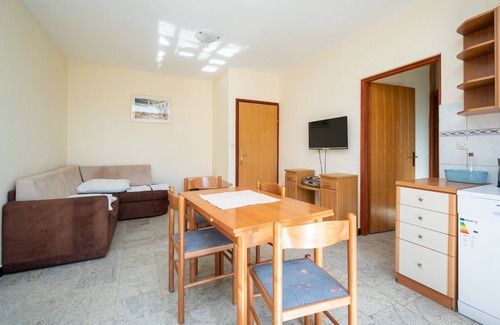 Razanac Apartment | One bedroom apartment near beach Ražanac, Zadar (A-5766-d)