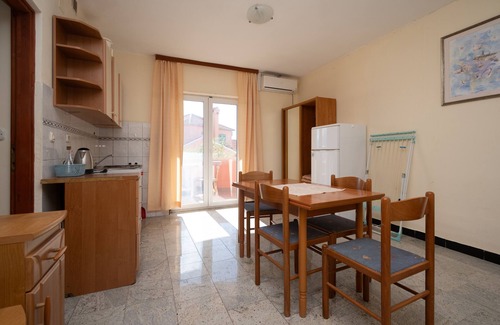 Razanac Apartment | One bedroom apartment near beach Ražanac, Zadar (A-5766-d)
