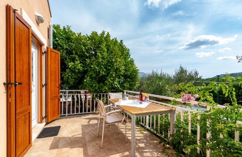 Kneza Apartment | One bedroom apartment near beach Kneža, Korčula (A-9168-a)