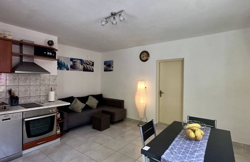 Cove Basina (Jelsa) Apartment | One bedroom apartment near beach Basina, Hvar (A-24120-a)