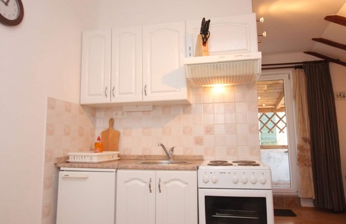 Komiza Apartment | One bedroom apartment near beach Komiža, Vis (A-8533-a)