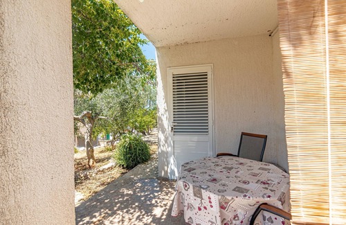 Pokrivenik Apartment | One bedroom apartment near beach Cove Pokrivenik, Hvar (A-4604-c)