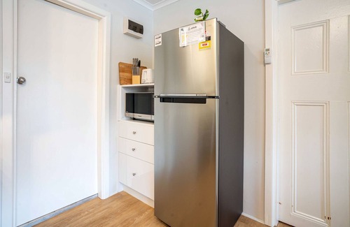 Orange Apartment | One-Bedroom Apartment on Summer | Neat, Near CBD