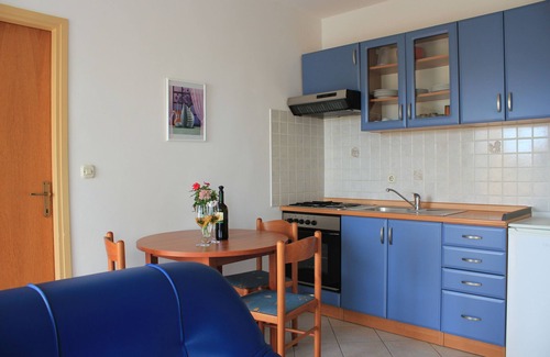 Lukoran Apartment | One bedroom apartment with terrace and sea view Lukoran, Ugljan (A-836-b)