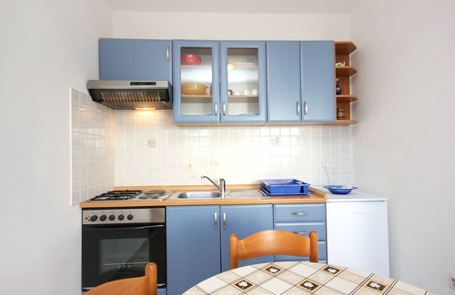 Lukoran Apartment | One bedroom apartment with terrace and sea view Lukoran, Ugljan (A-836-b)