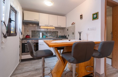 Prezid Apartment | One bedroom apartment with terrace Prezid, Gorski kotar (A-20260-a)