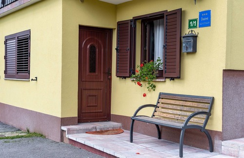 Prezid Apartment | One bedroom apartment with terrace Prezid, Gorski kotar (A-20260-b)
