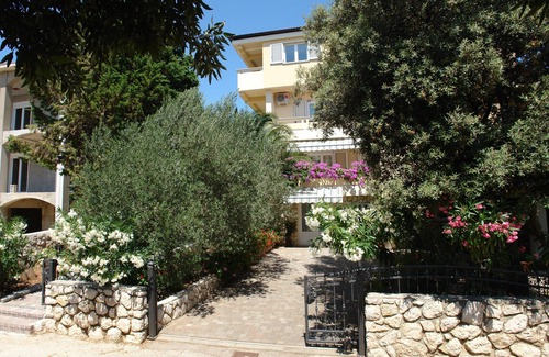 Mandre Apartment | One bedroom apartment with balcony and sea view Mandre, Pag (A-18748-e)