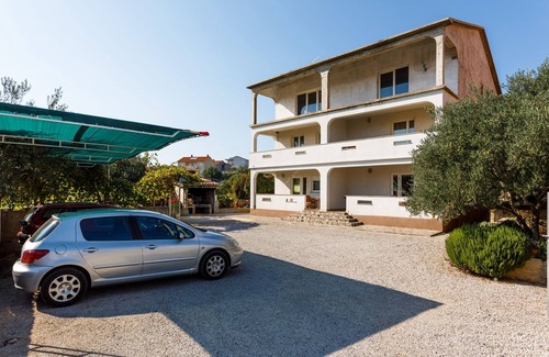 Kornic Apartment | One bedroom apartment with terrace and sea view Kornić, Krk (A-5306-b)