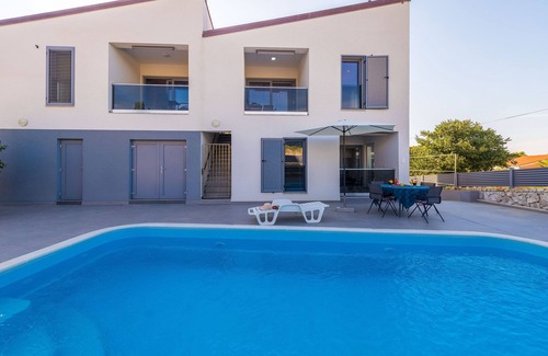 Lukoran Apartment | One bedroom apartment with balcony Lukoran, Ugljan (A-23933-b)